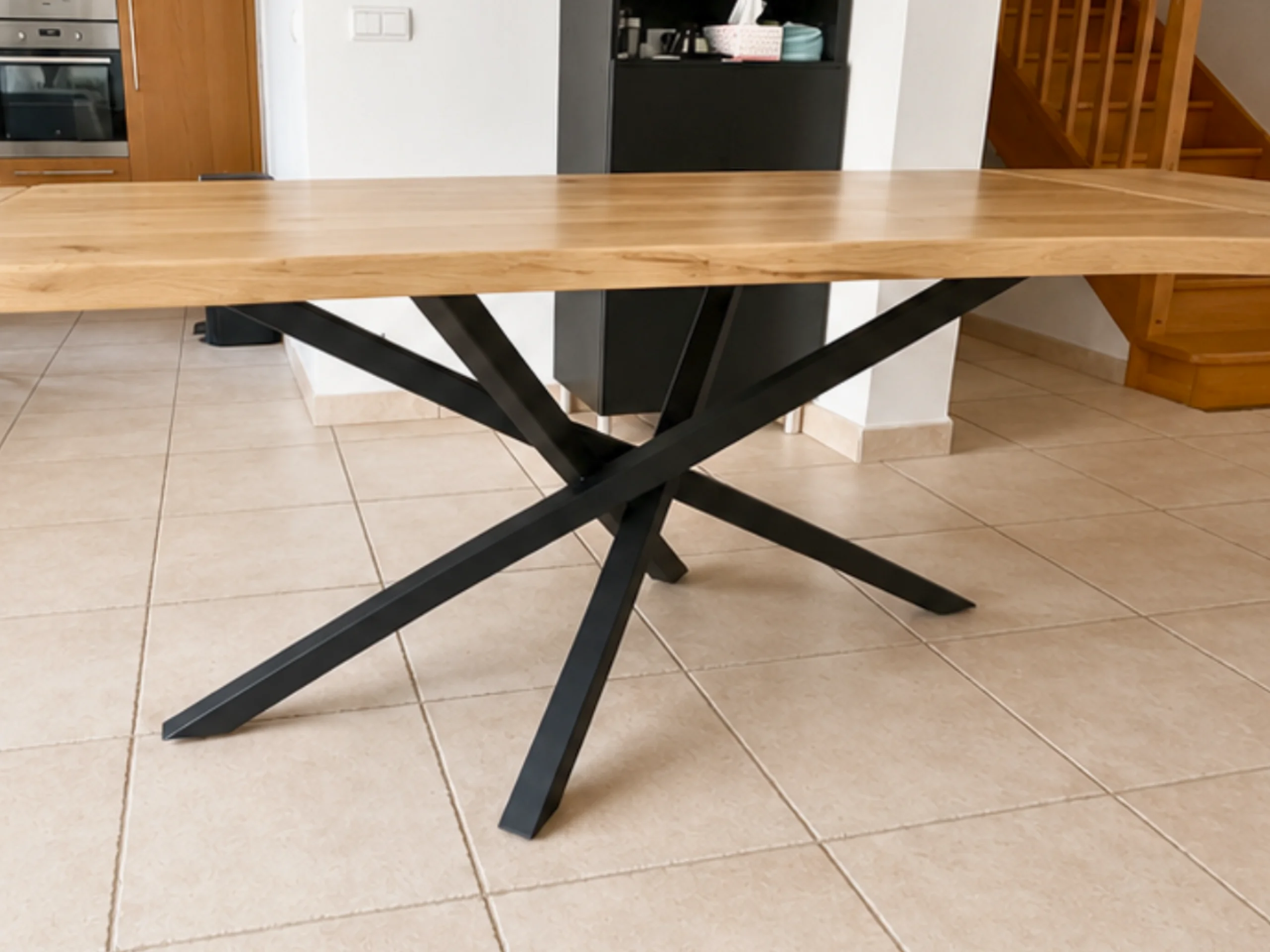 Un pied de table Mikado