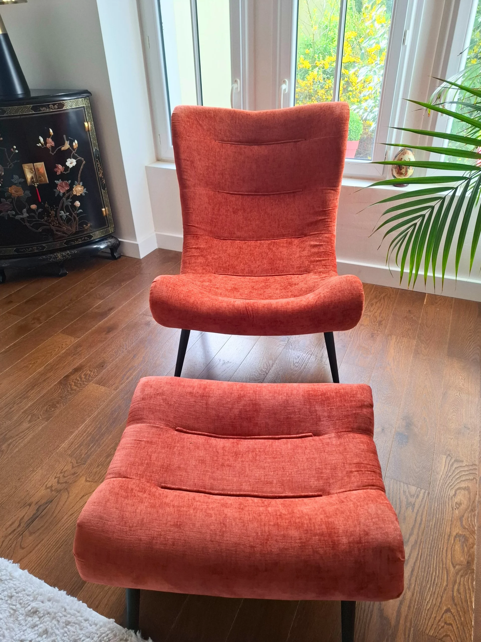 Un fauteuil design coloris terracotta