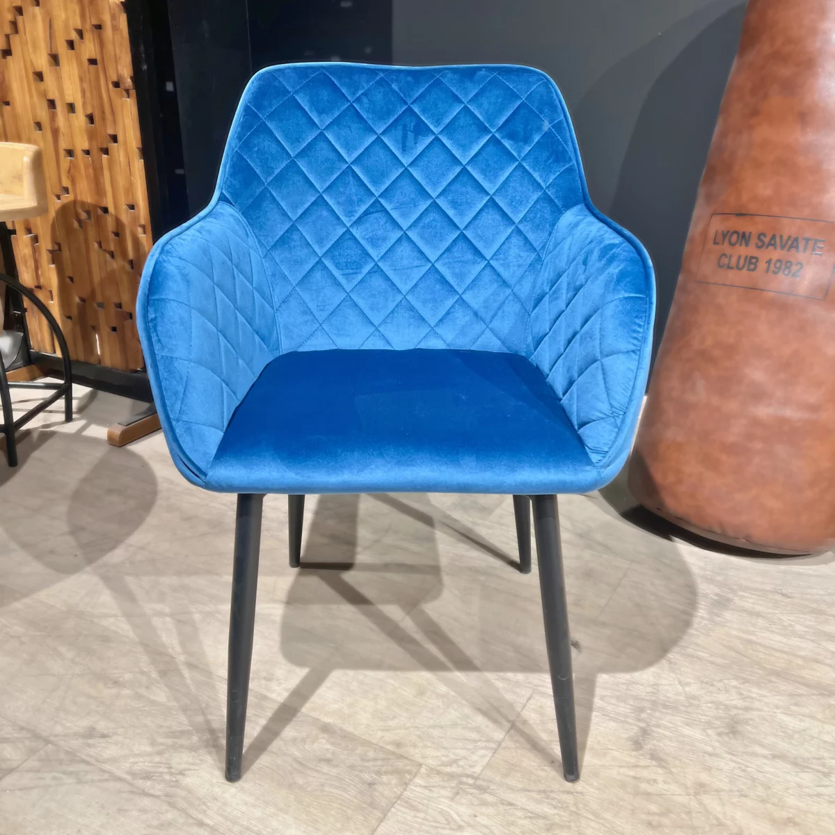 Un fauteuil de salle à manger