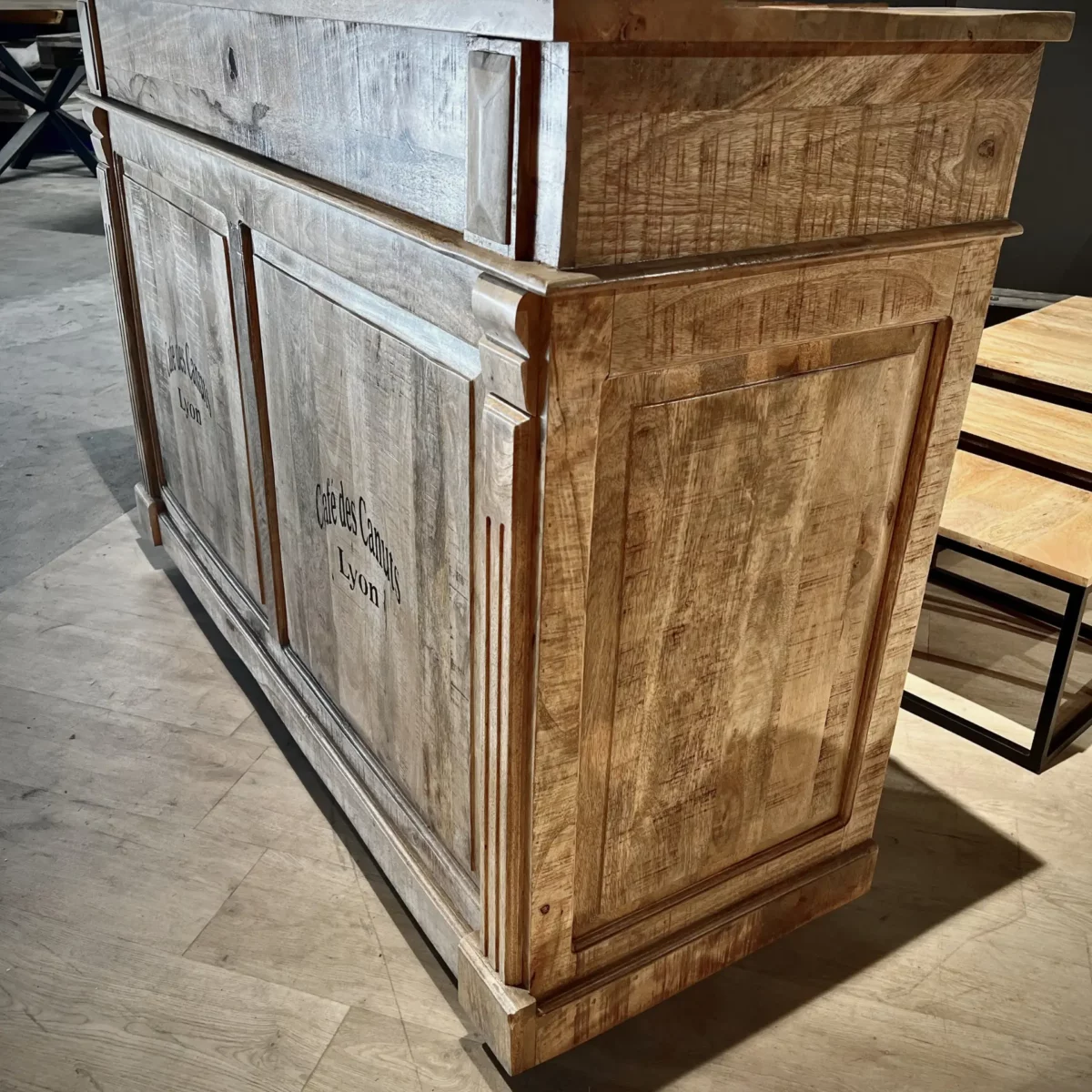 Un meuble pour réaliser un comptoir d'accueil