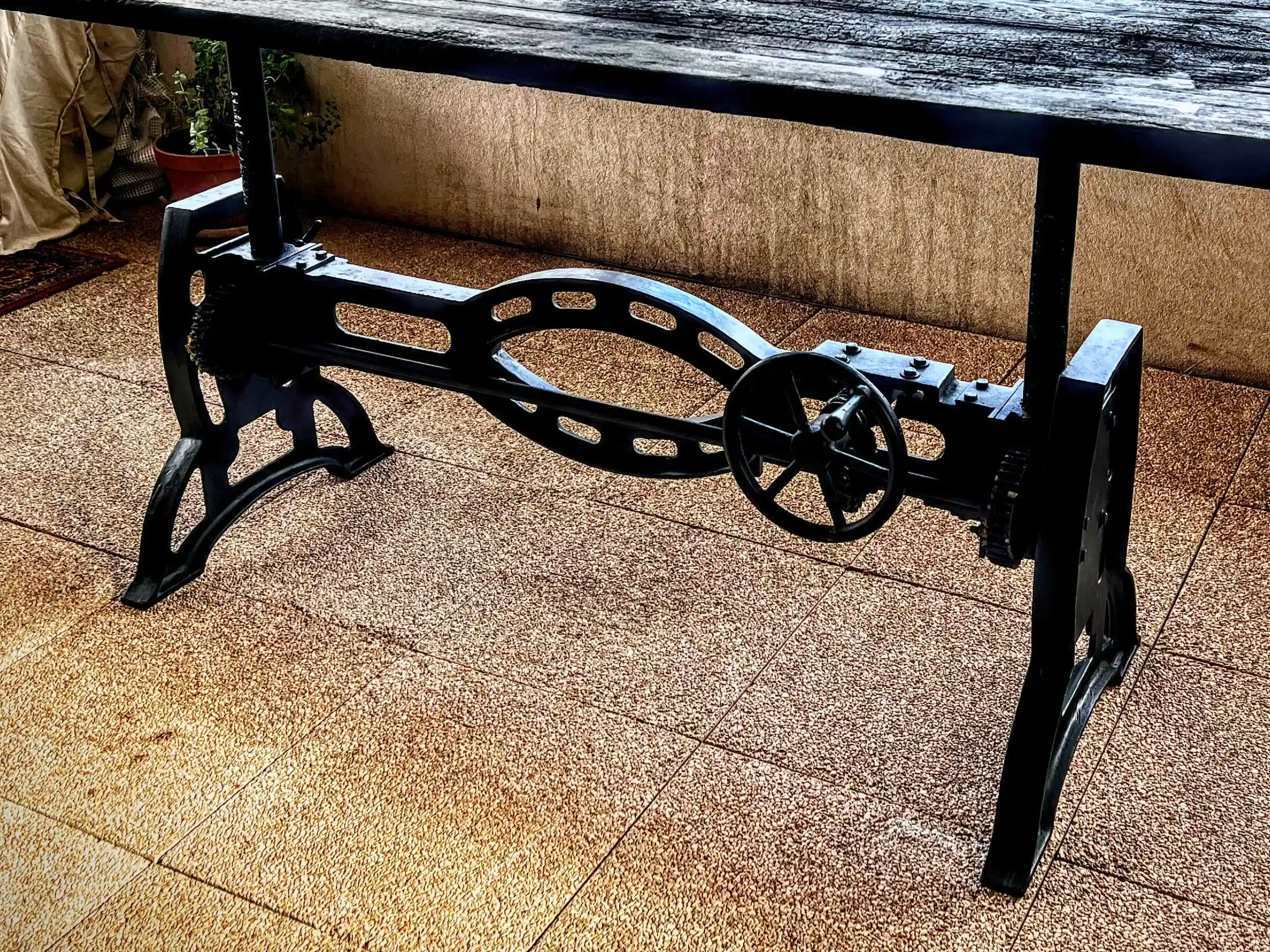Un pied de bureau élévateur