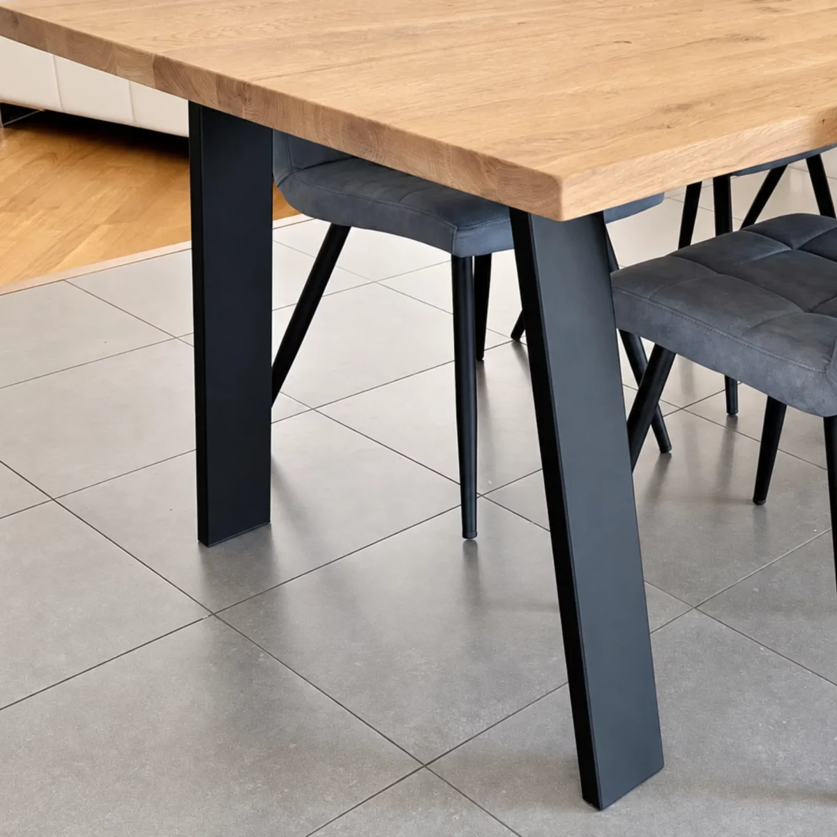 Un pied de table acier