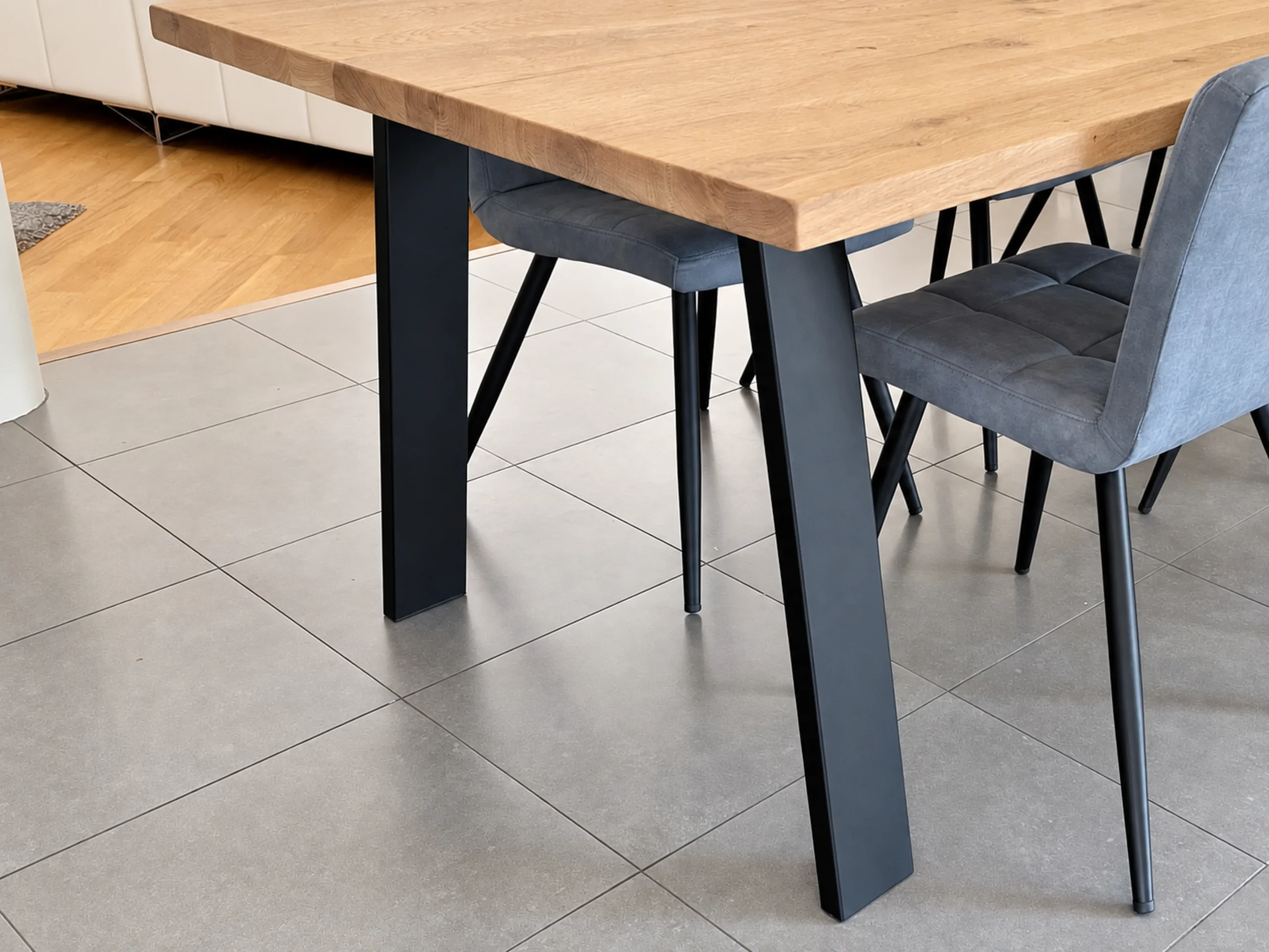 Un pied de table acier