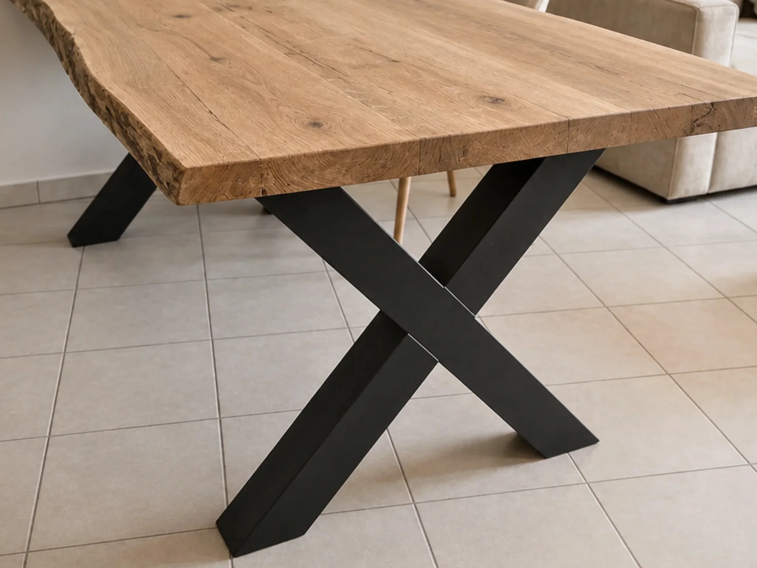 Un pied de table en X