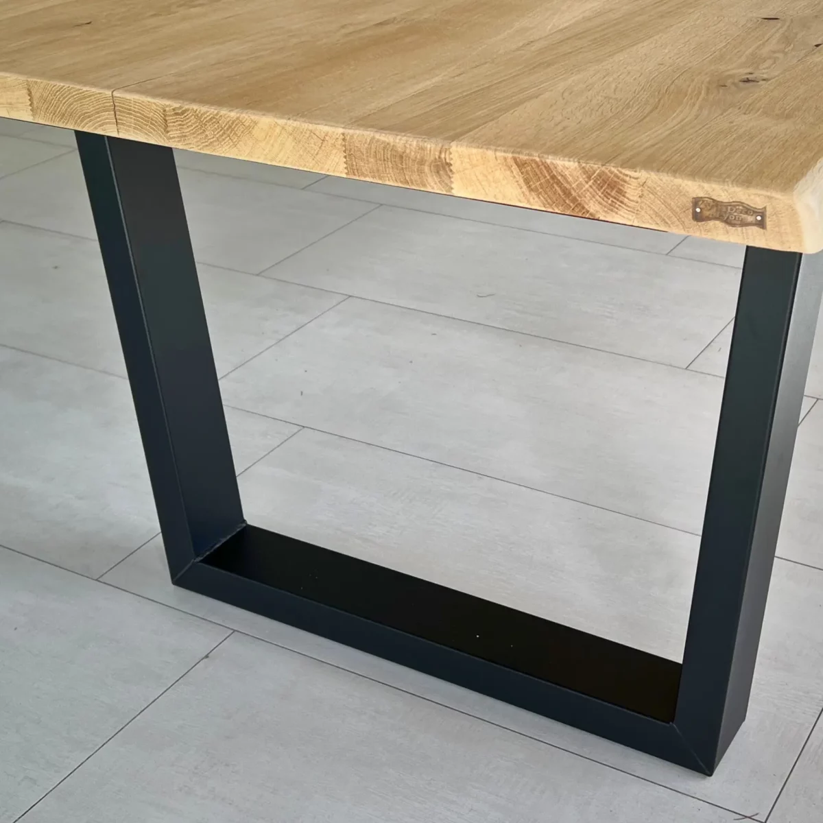 A trapezoid-shaped table leg