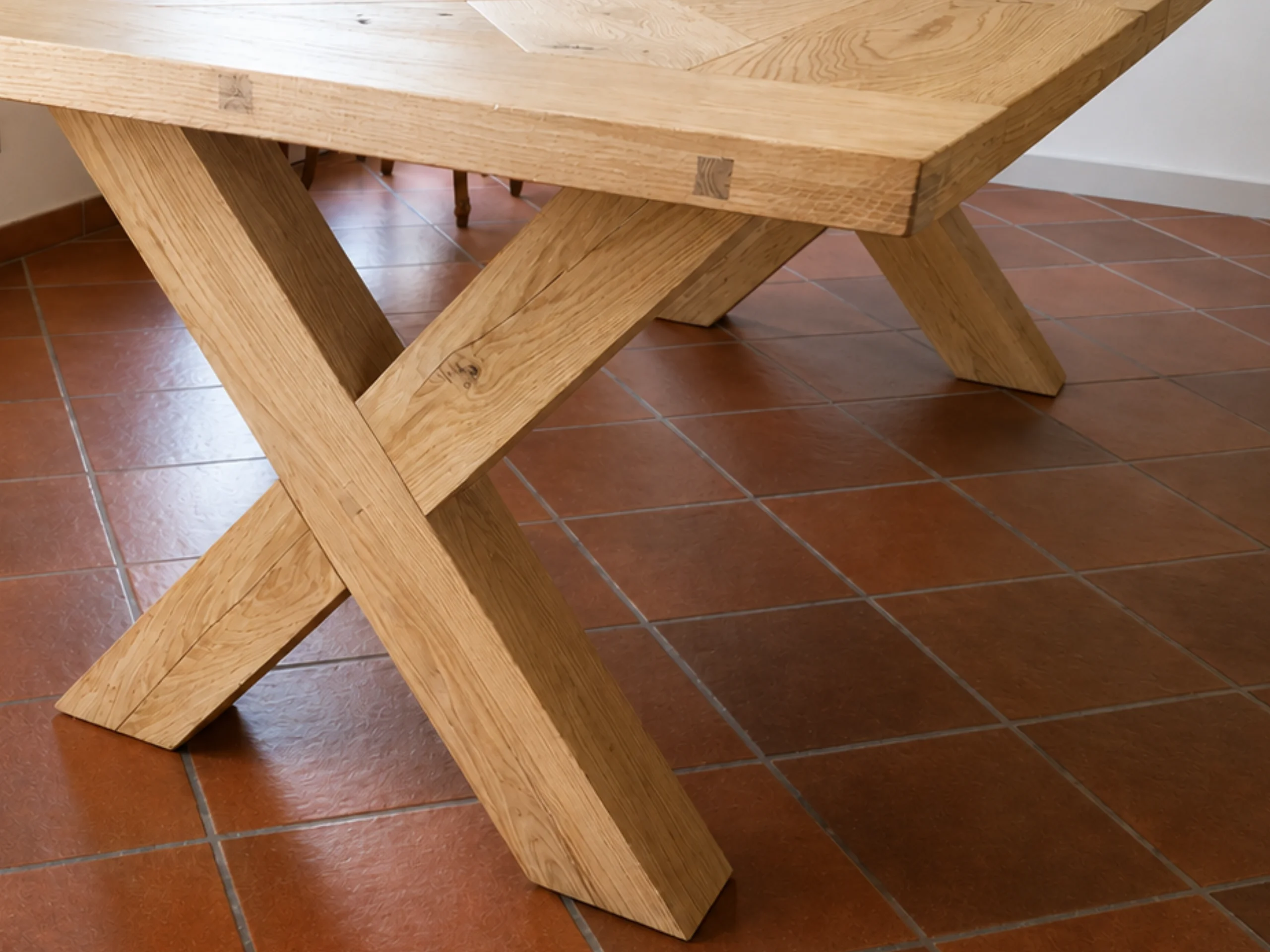 Un pied de table en chêne