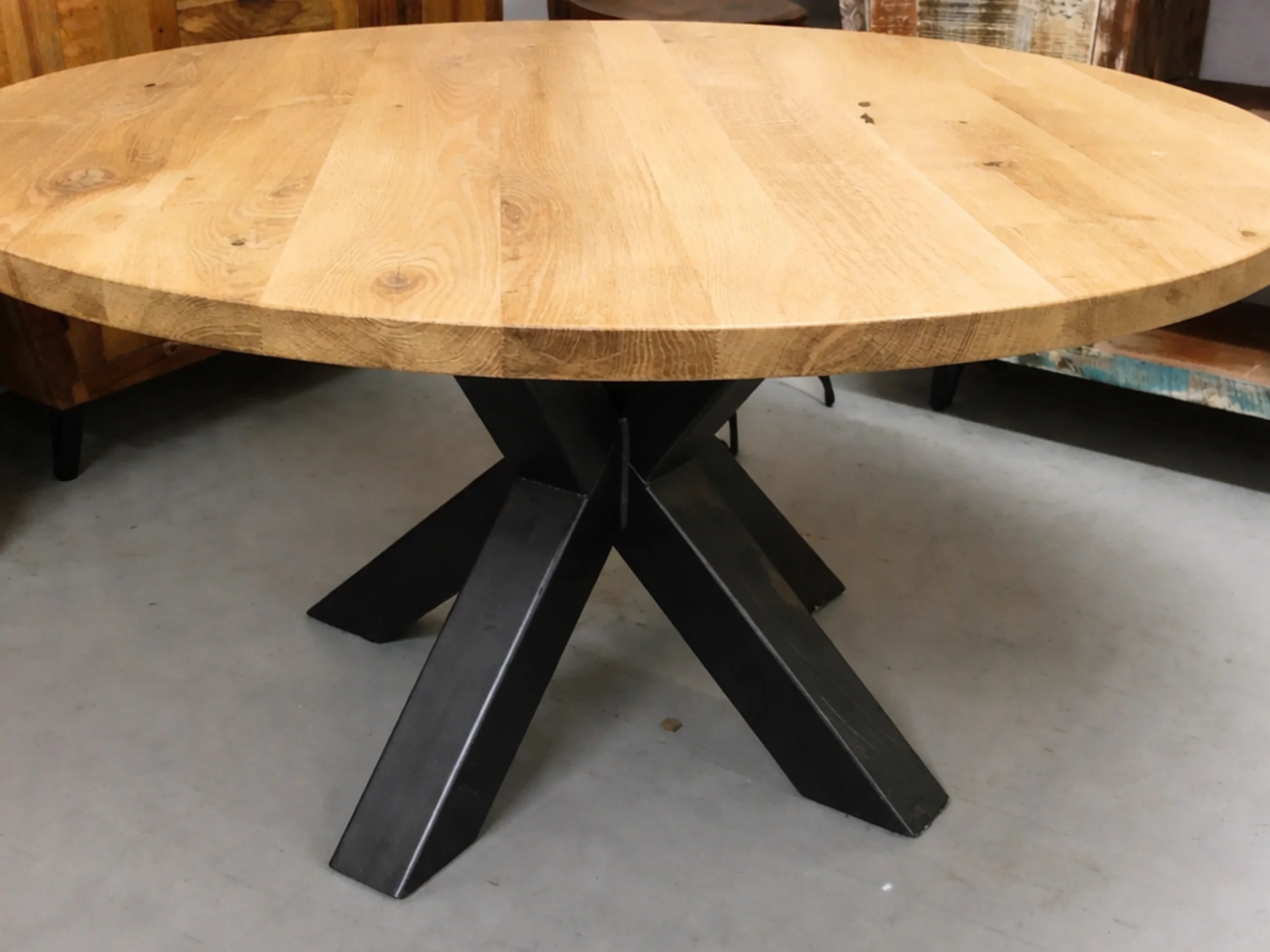 Un pied de table ronde