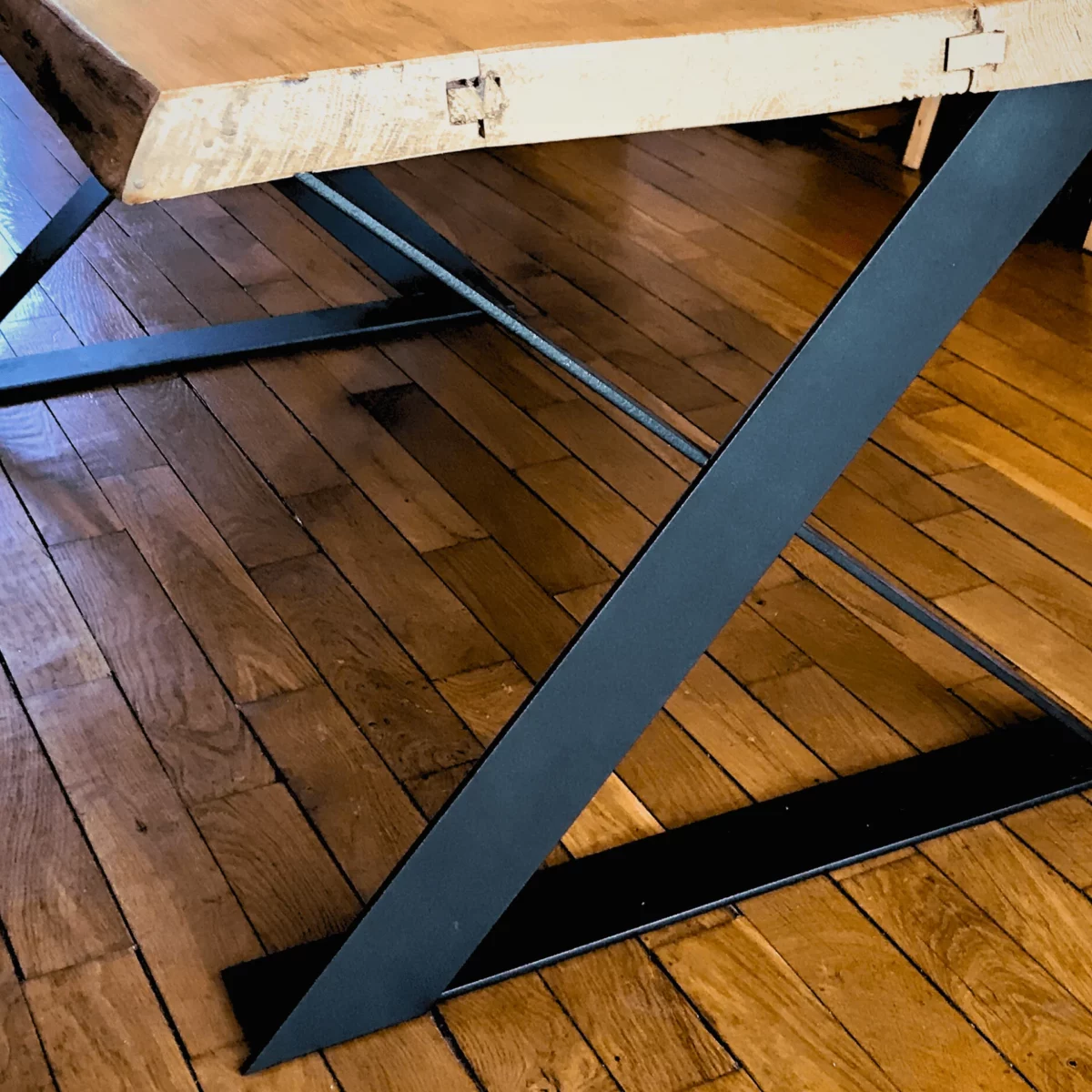 Crossed steel table legs in a living room