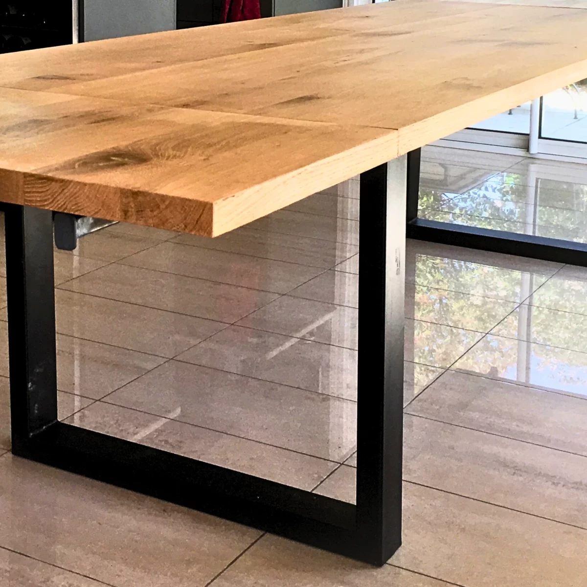U-shaped steel table legs