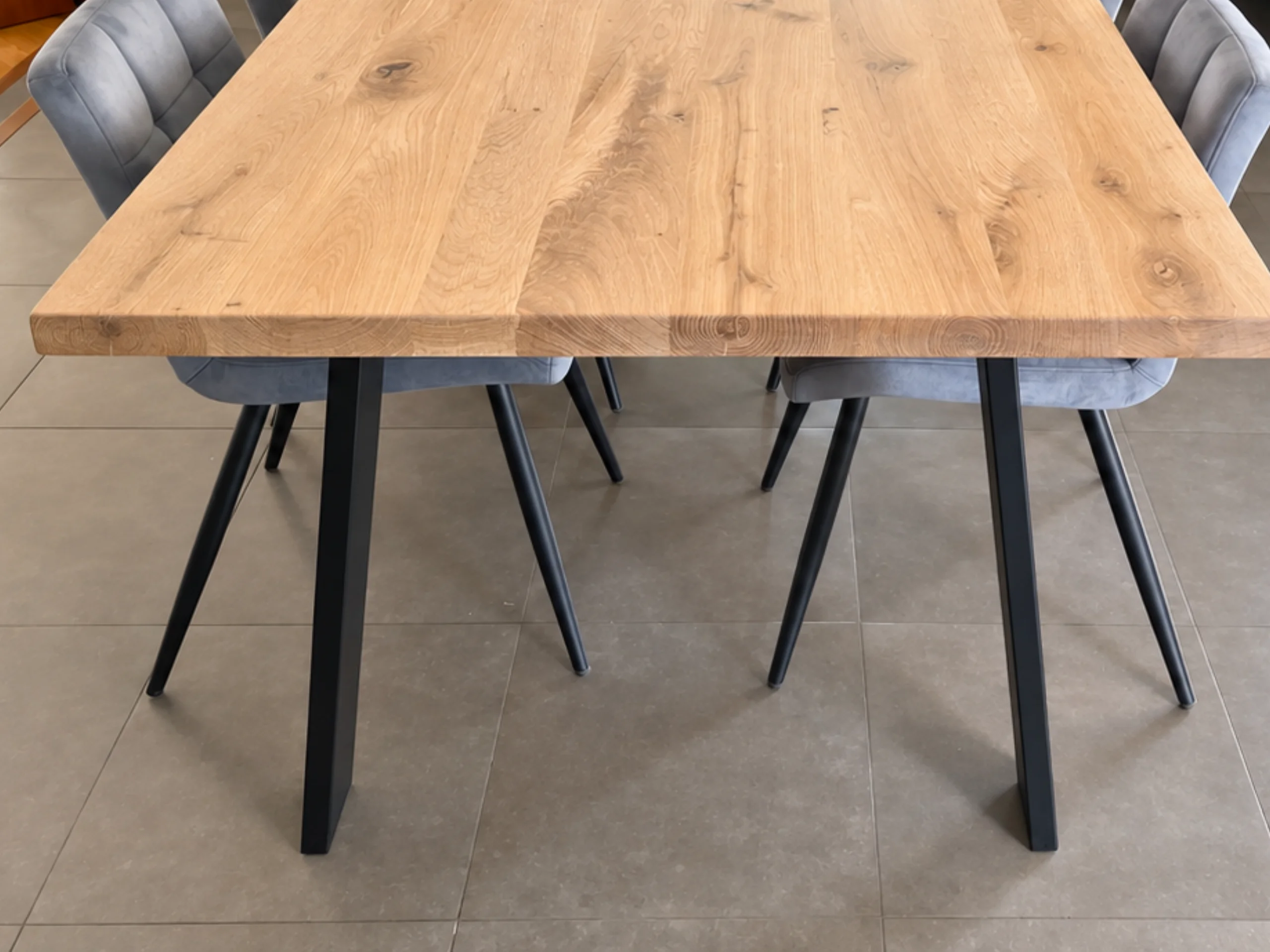 Des pieds de table en acier