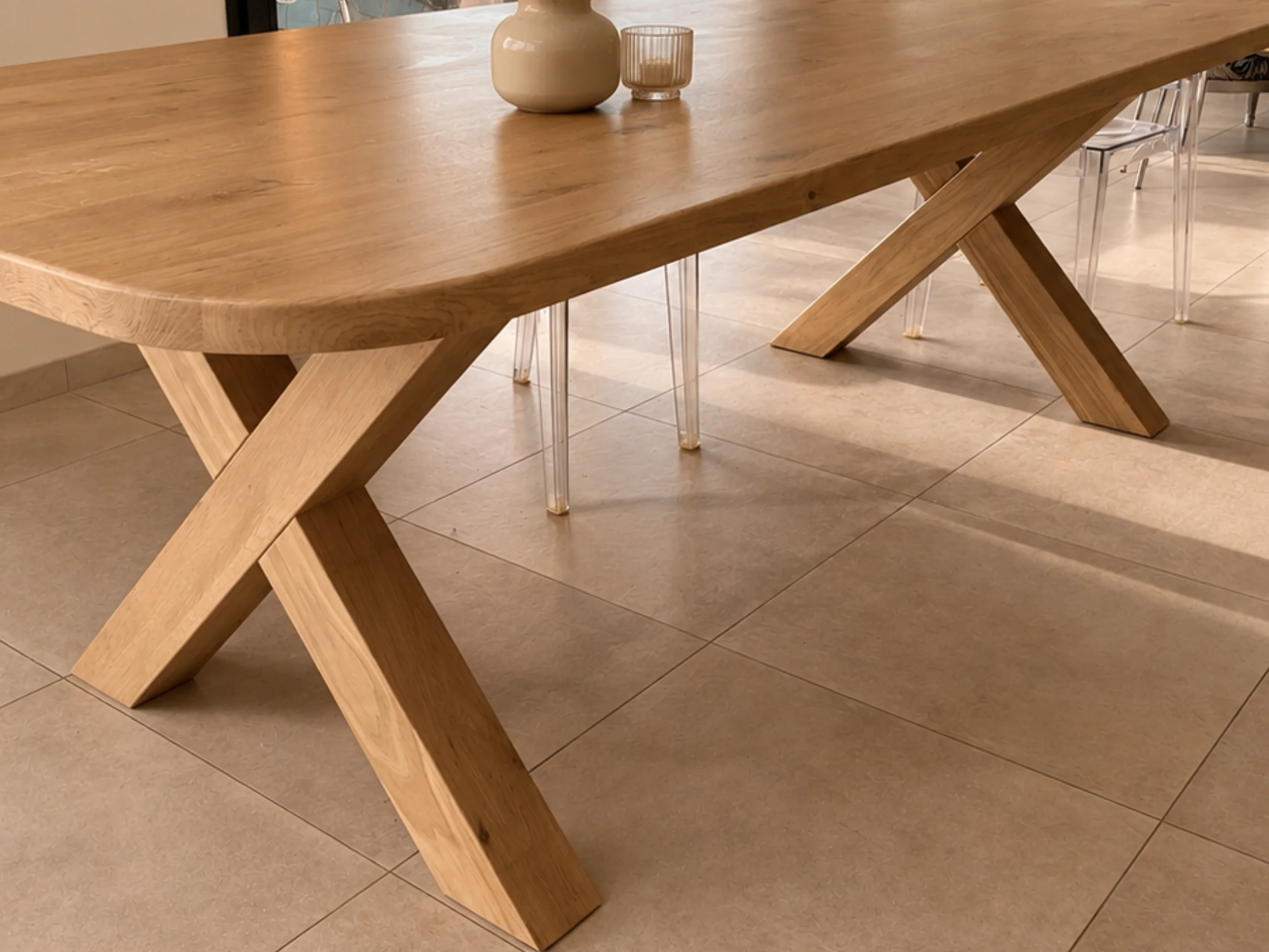 Des pieds de table en bois massif
