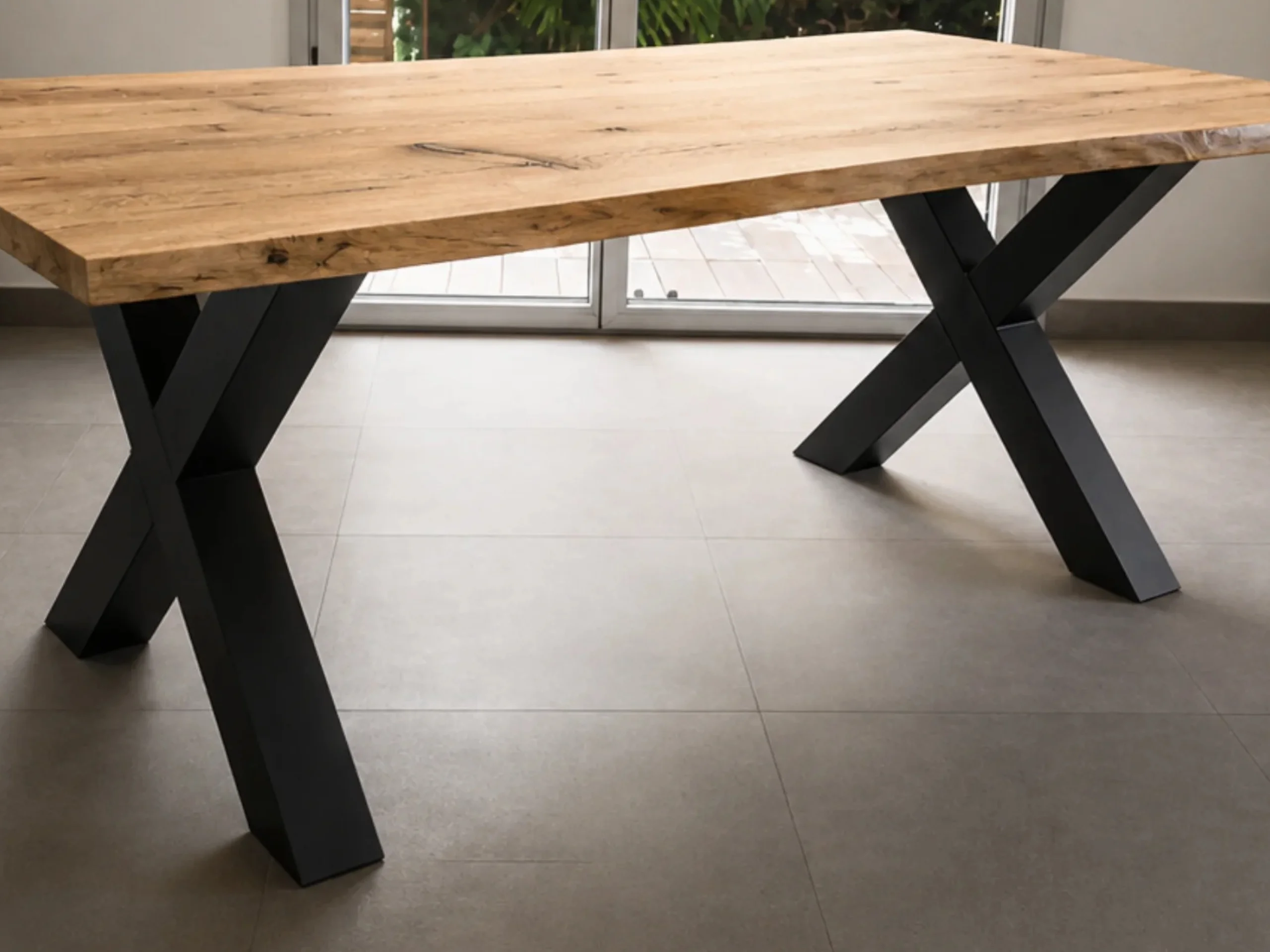 Des pieds de table en croix