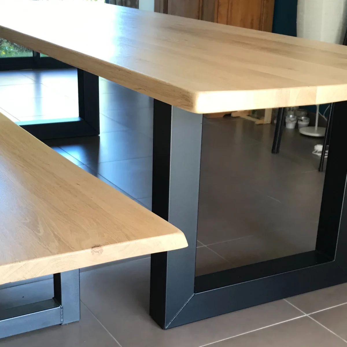 U-shaped table legs