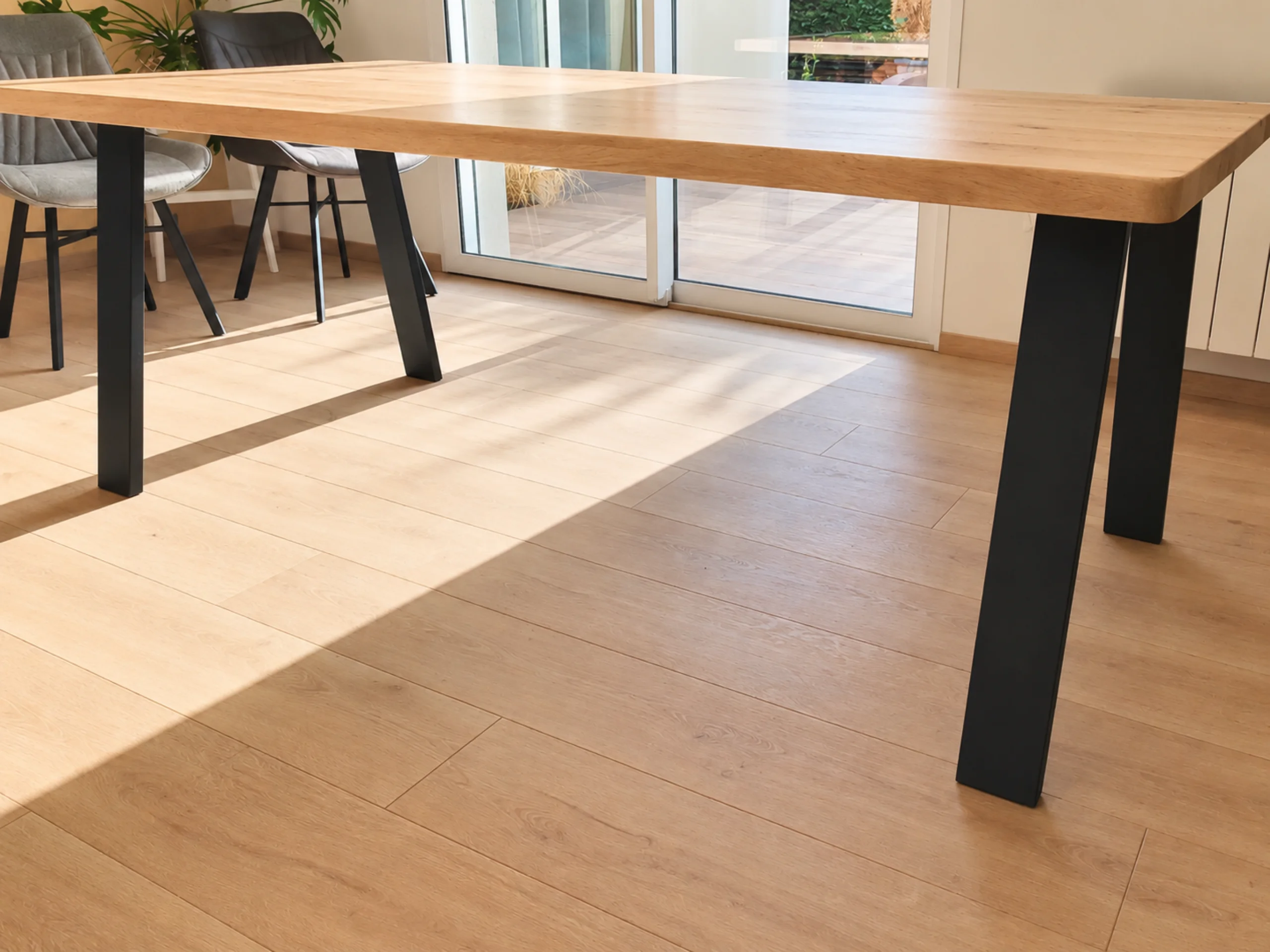 Des pieds de table acier