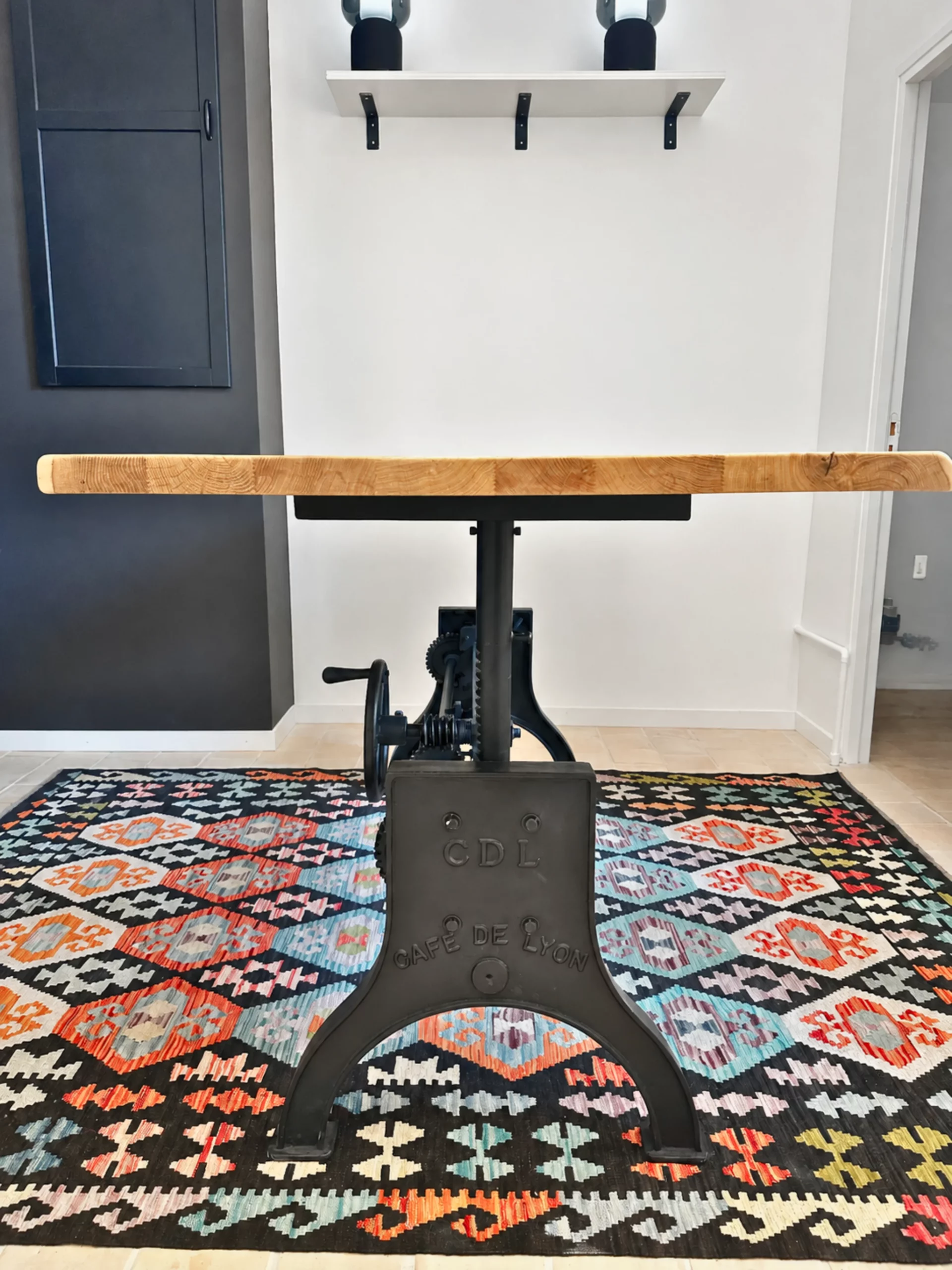 Une table à hauteur réglable