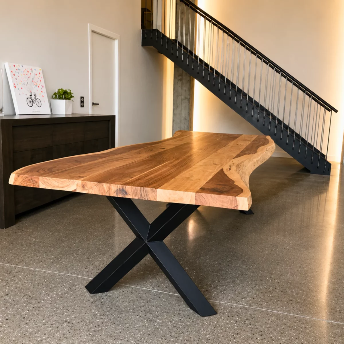 Une table à manger pied croisé