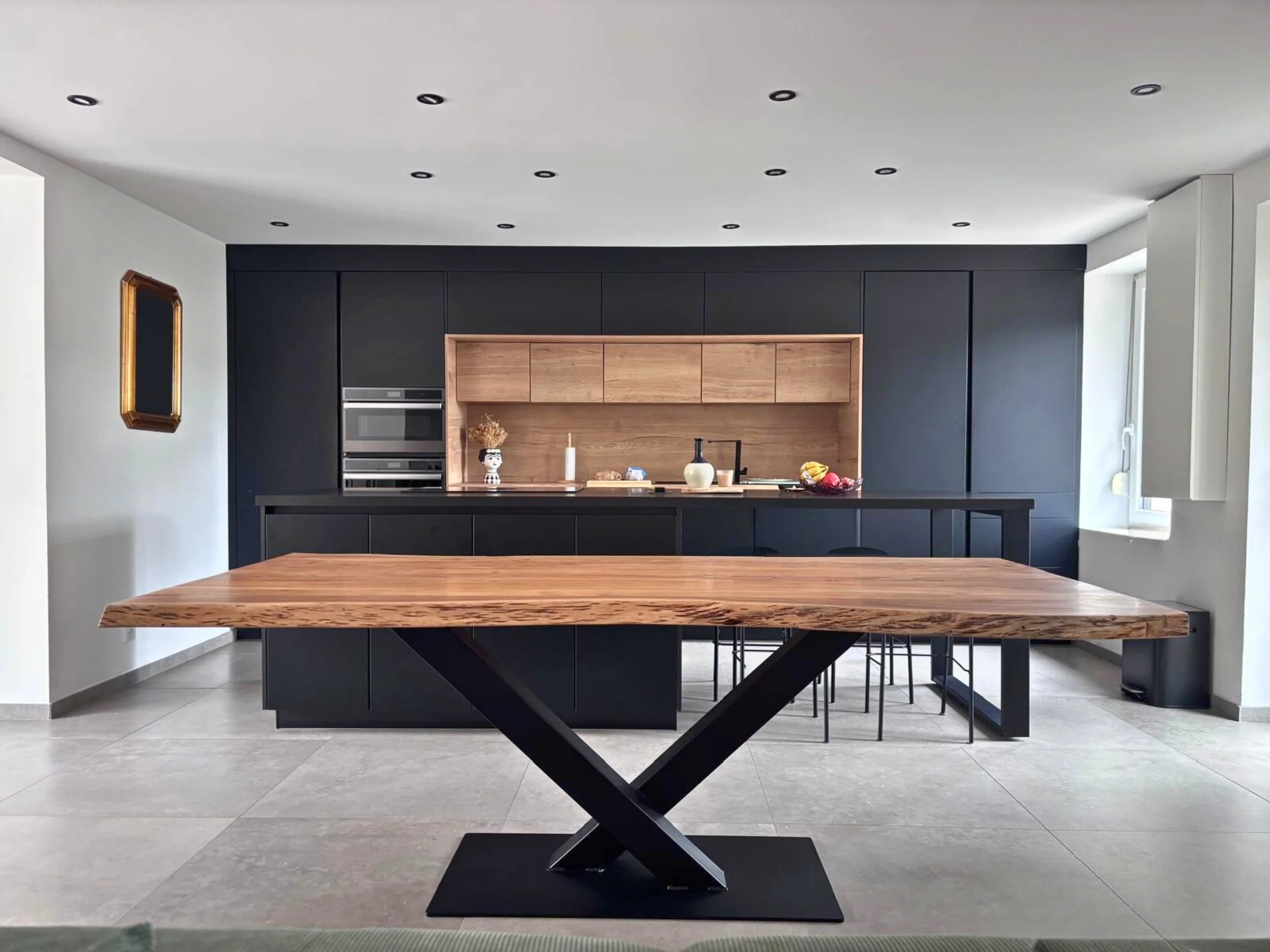 A table with a central leg in a kitchen