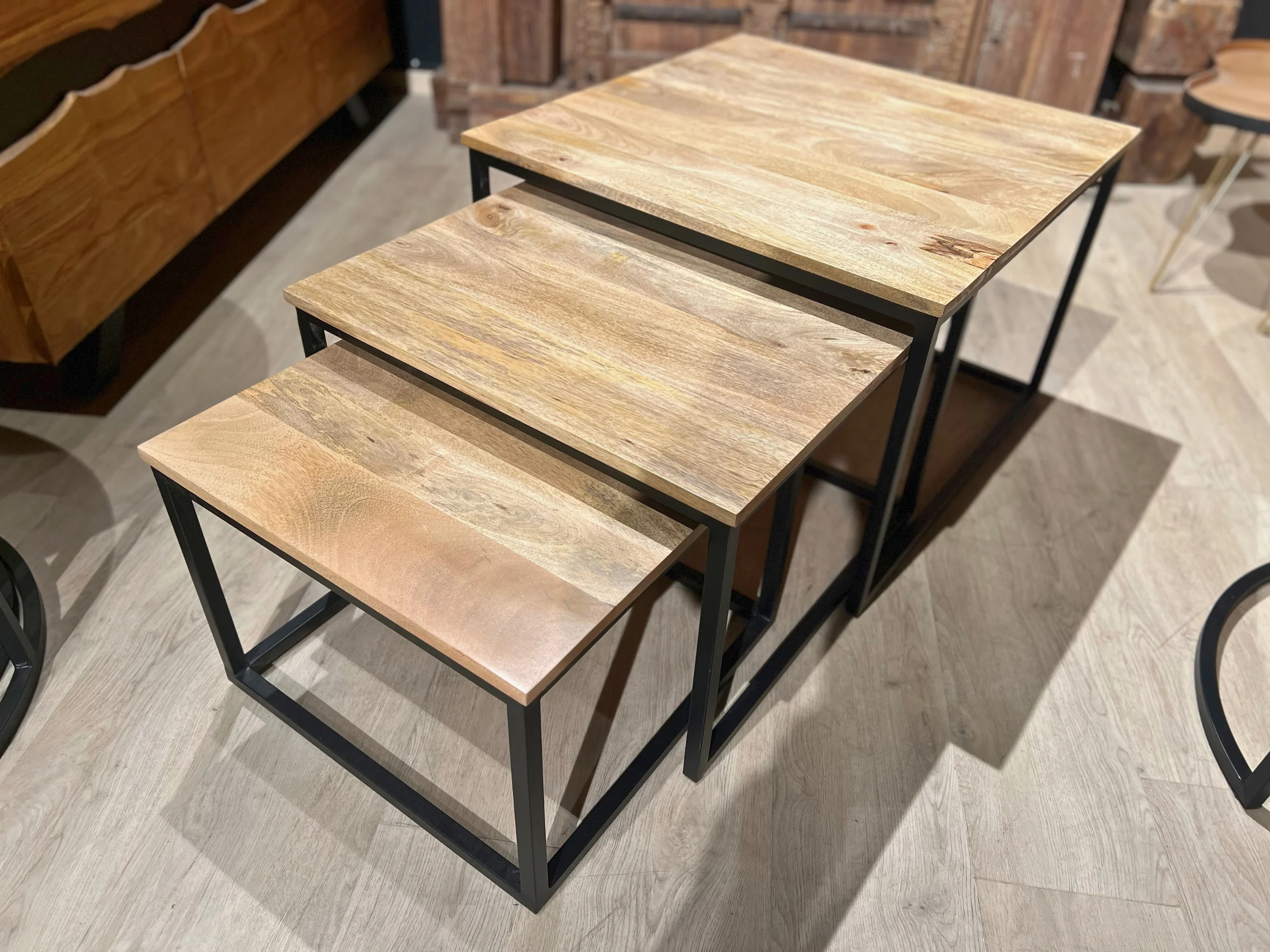 Trois tables basses gigognes