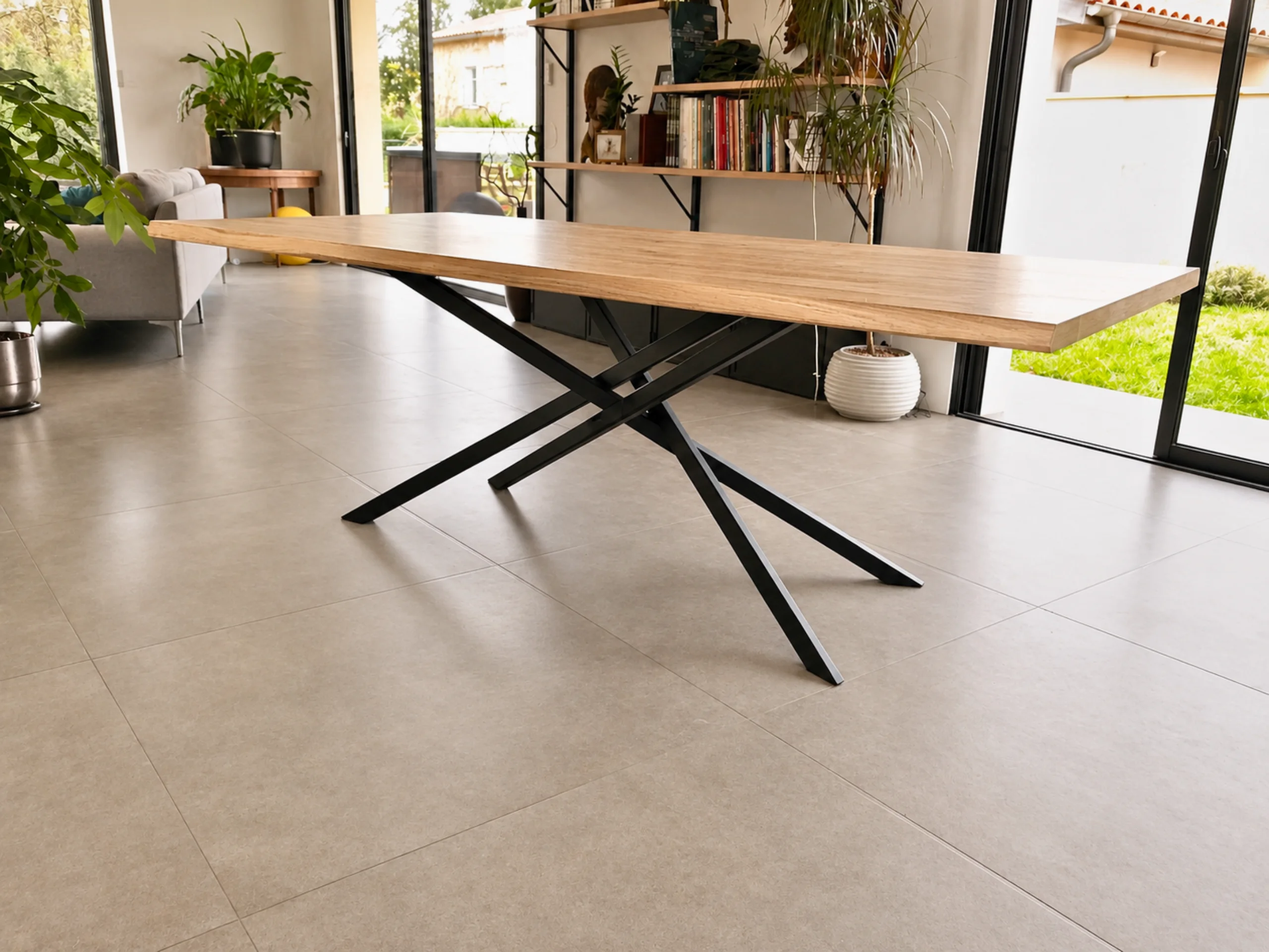 Une table de salle à manger Mikado