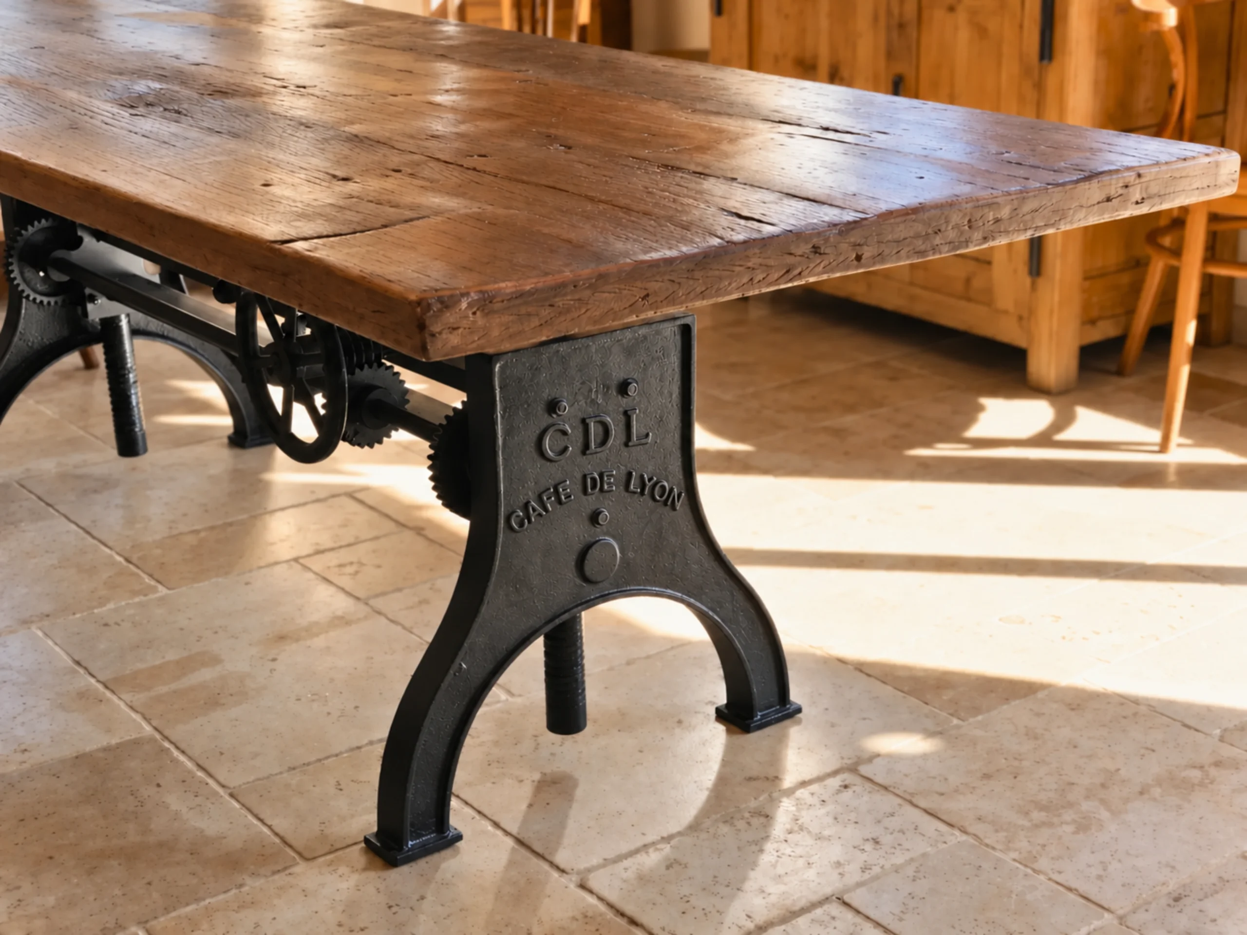 Une table réglable en fonte