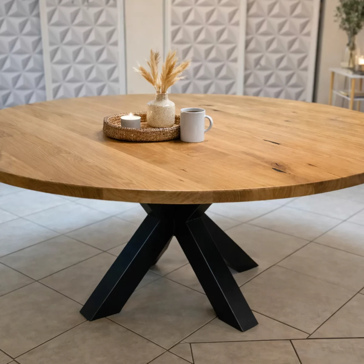Une table ronde de salle à manger