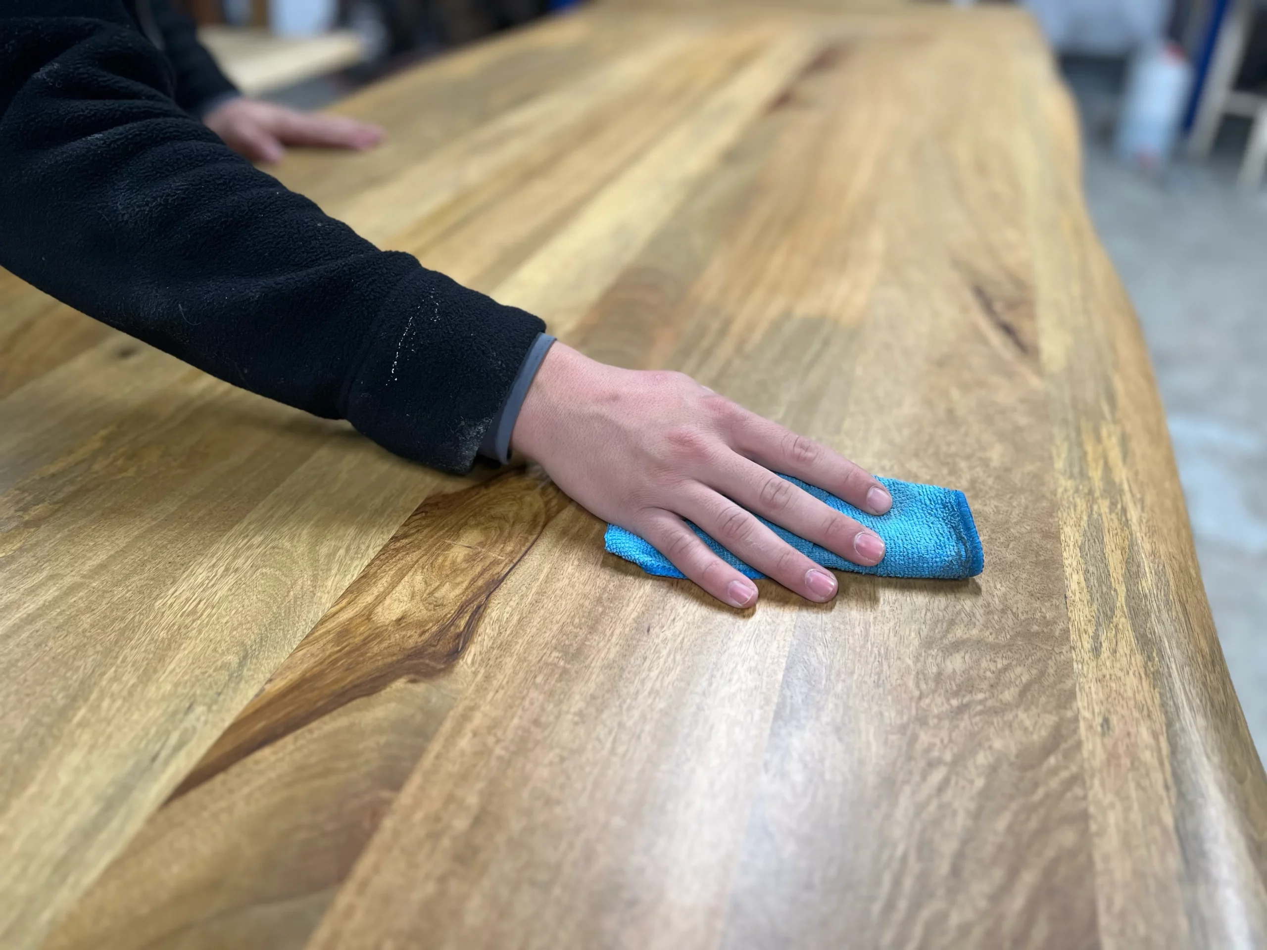 conseils pour entretenir une table en bois massif