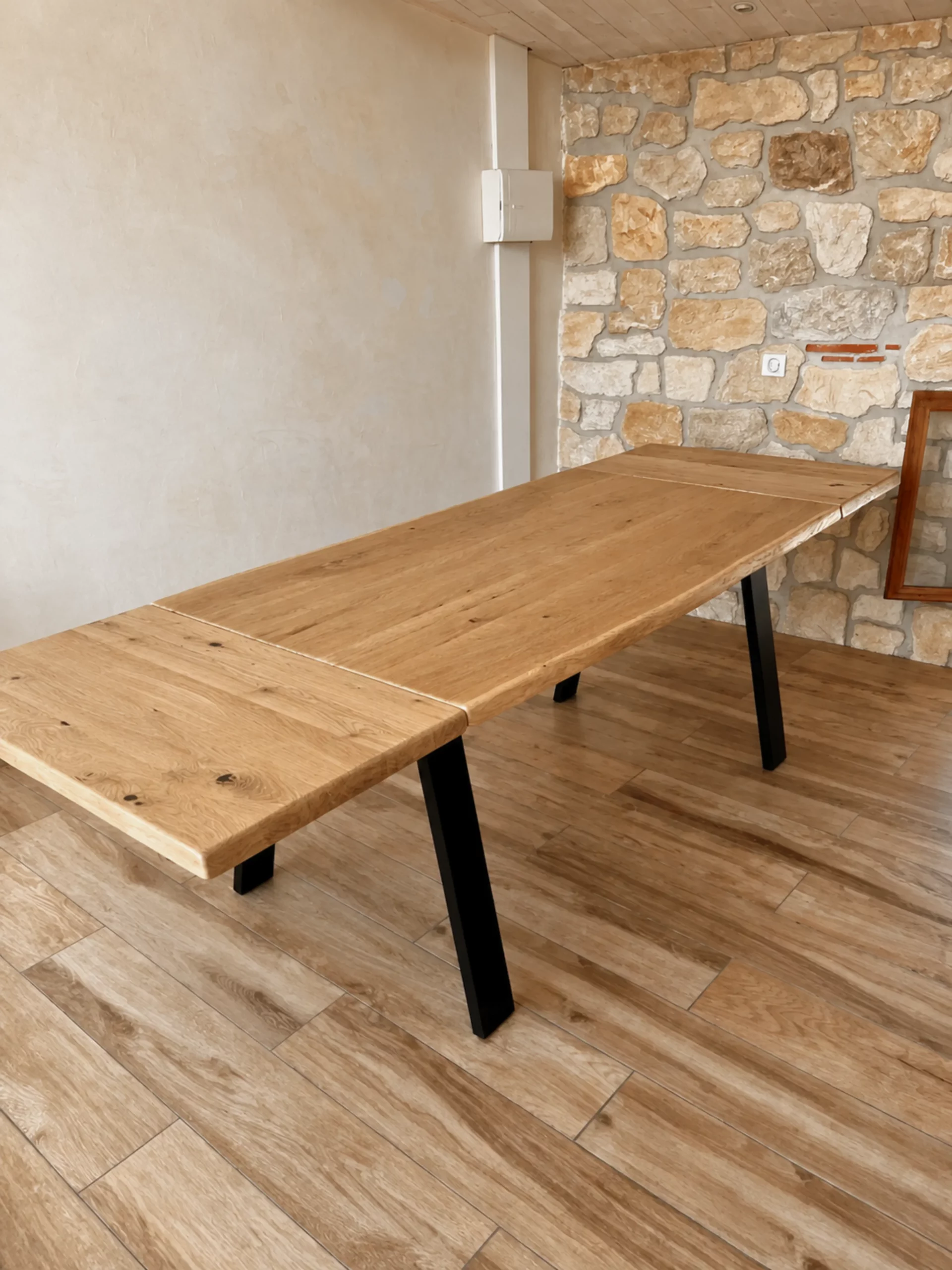 Un système de rallonge pour table en chêne massif