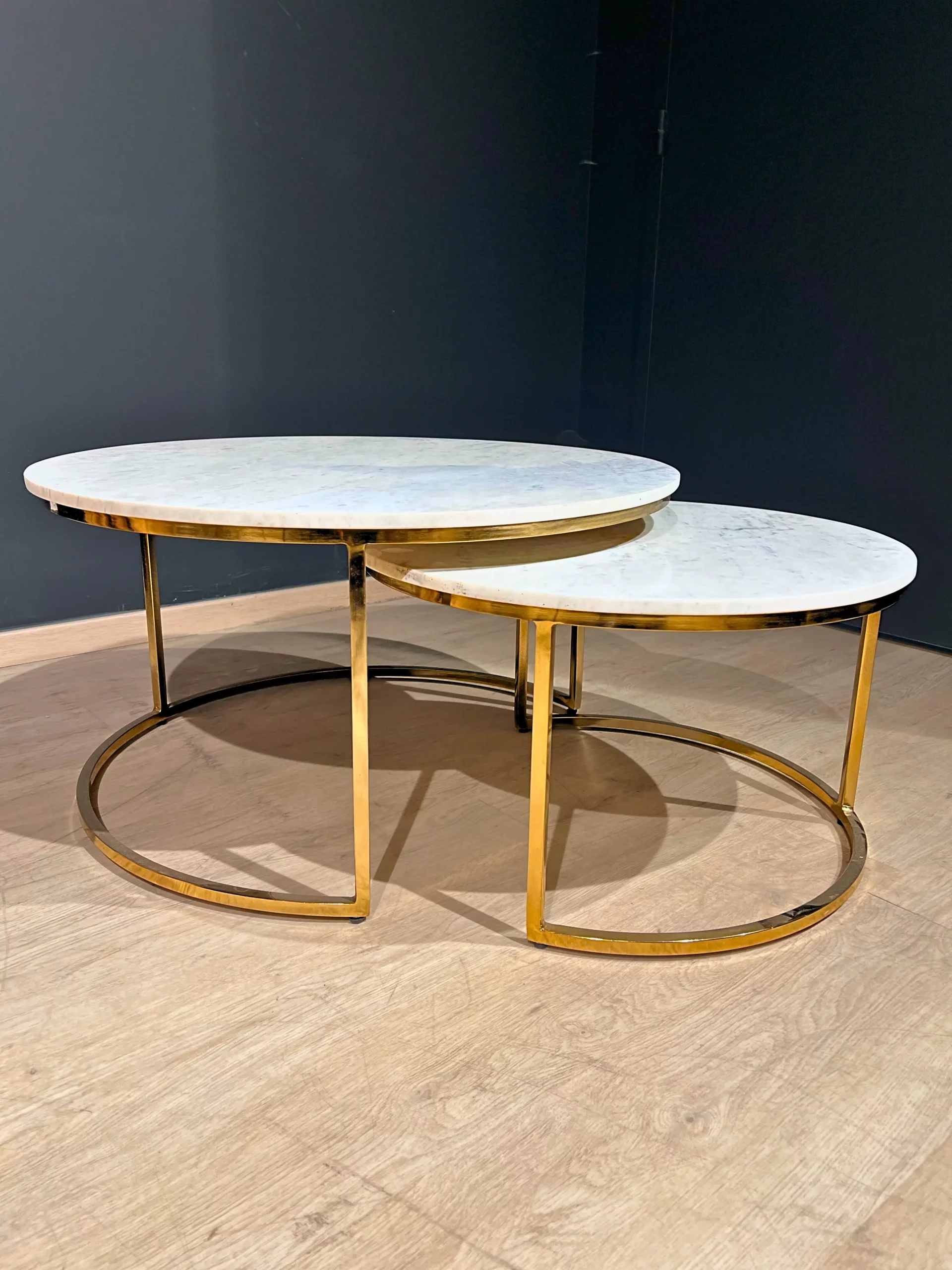 Des tables gigognes en marbre