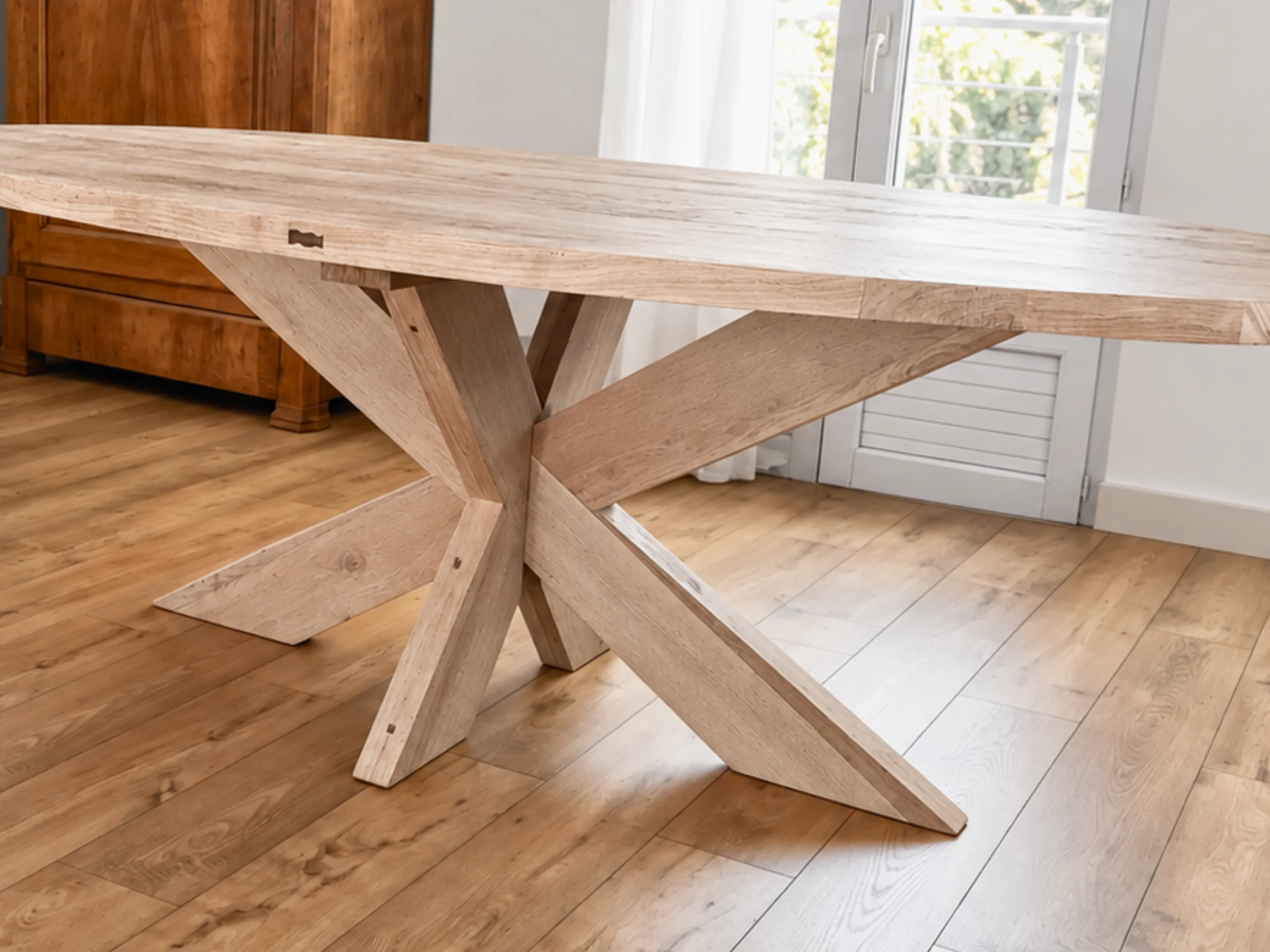 Un pied en bois massif pour table